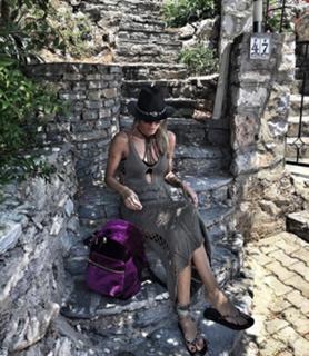 Çagla Sikel feet photo thumbnail