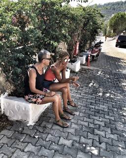 Çagla Sikel feet photo thumbnail