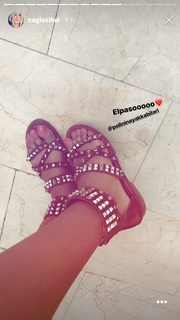 Çagla Sikel feet photo thumbnail