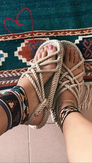 Çagla Sikel feet photo thumbnail