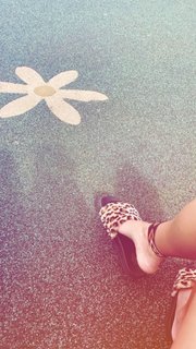 Çagla Sikel feet photo thumbnail
