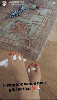 Çagla Sikel feet photo thumbnail