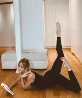 Çagla Sikel feet photo thumbnail