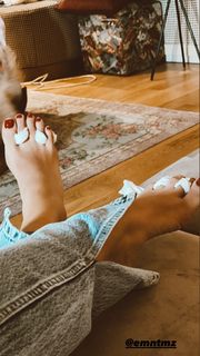 Çagla Sikel feet photo thumbnail