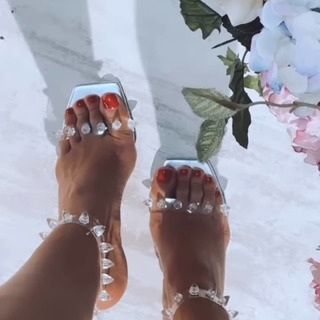 Çagla Sikel feet photo thumbnail