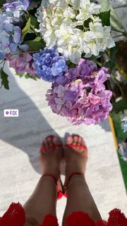 Çagla Sikel feet photo thumbnail