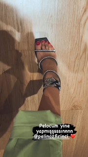 Çagla Sikel feet photo thumbnail