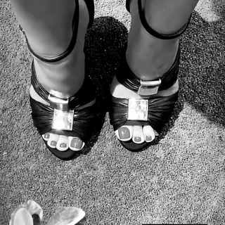 Çagla Sikel feet photo thumbnail