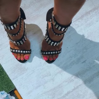 Çagla Sikel feet photo thumbnail