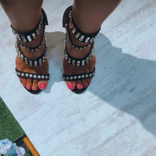 Çagla Sikel feet photo thumbnail