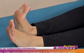 Çagla Sikel feet photo thumbnail