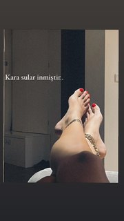Çagla Sikel feet photo thumbnail