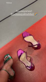 Çagla Sikel feet photo thumbnail