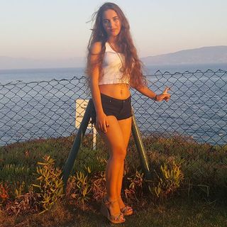 Çagla Simsek feet photo 3