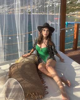 Çagla Simsek feet photo 10