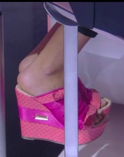 Ève Angeli feet photo 3