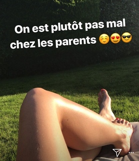 Élodie Fontan feet photo thumbnail