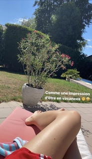 Élodie Fontan feet photo thumbnail