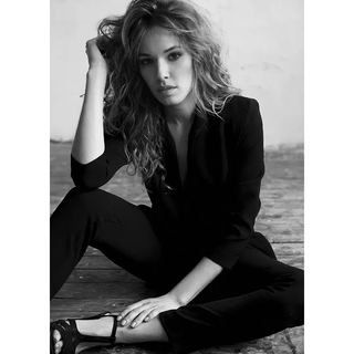 Élodie Fontan feet photo thumbnail