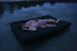 Élodie Fontan feet photo thumbnail