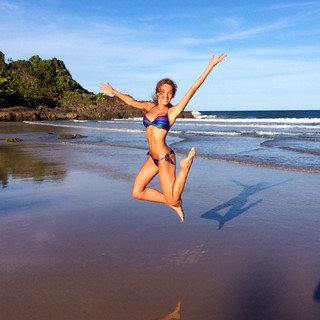 Élodie Fontan feet photo thumbnail