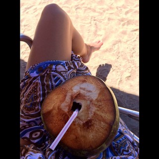 Élodie Fontan feet photo thumbnail