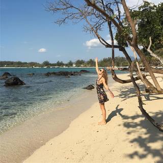 Élodie Fontan feet photo thumbnail