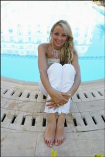 Élodie Gossuin feet photo 3