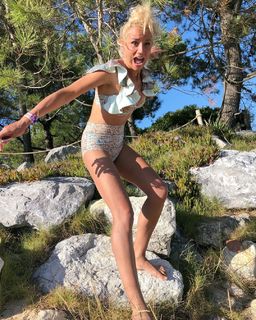 Élodie Gossuin feet photo 17