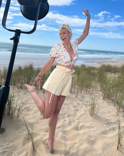 Élodie Gossuin feet photo 2