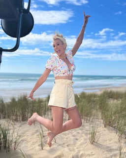 Élodie Gossuin feet photo 1