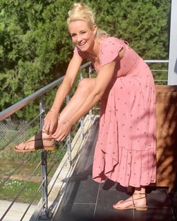 Élodie Gossuin feet photo 3