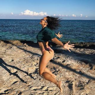 Émilie Nef Naf feet photo 17