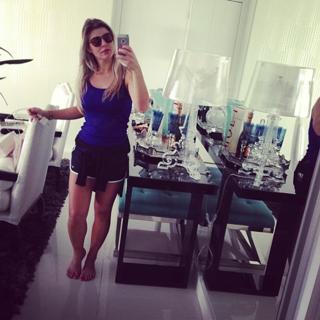 Íris Stefanelli feet photo 17
