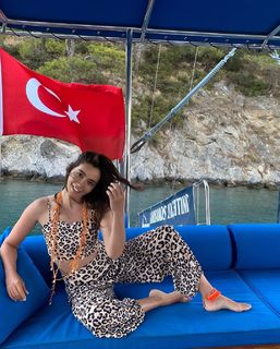 Öykü Gürman feet photo 1