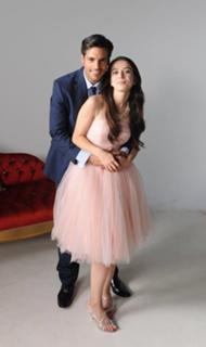 Özge Gürel feet photo thumbnail