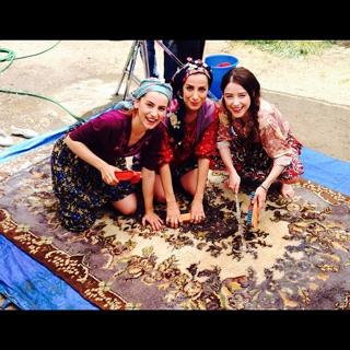 Özge Gürel feet photo thumbnail