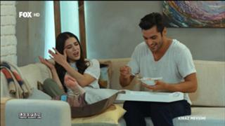 Özge Gürel feet photo thumbnail