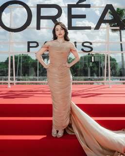 Özge Gürel feet photo thumbnail