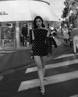 Özge Gürel feet photo 8