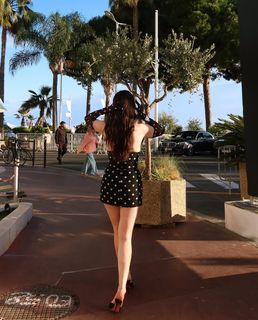Özge Gürel feet photo 6