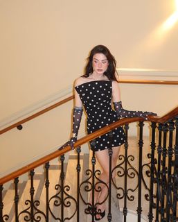 Özge Gürel feet photo 19