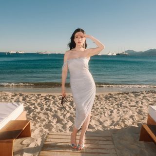 Özge Gürel feet photo 11