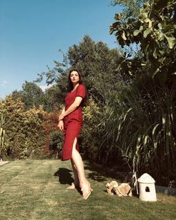 Özge Törer feet photo 2