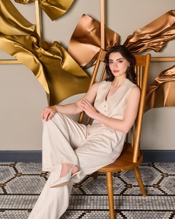 Özge Törer feet photo 17