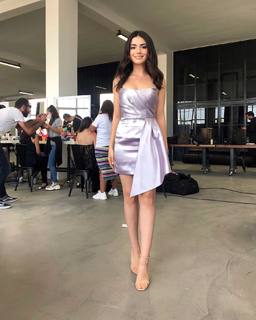 Özge Yagiz feet photo 1