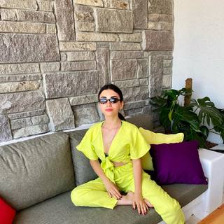 Özge Yagiz feet photo 9