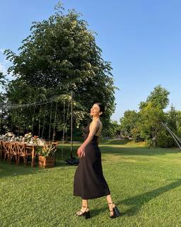 Özge Yagiz feet photo 16