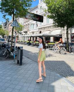 Özge Yagiz feet photo 11