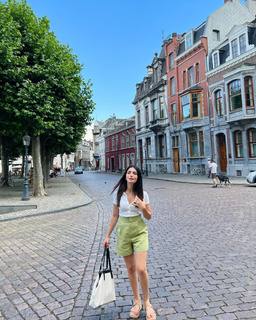 Özge Yagiz feet photo 9